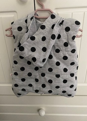 Kız Çocuk Gri Kapüşonlu Puantiyeli Yelek - Görsel 2