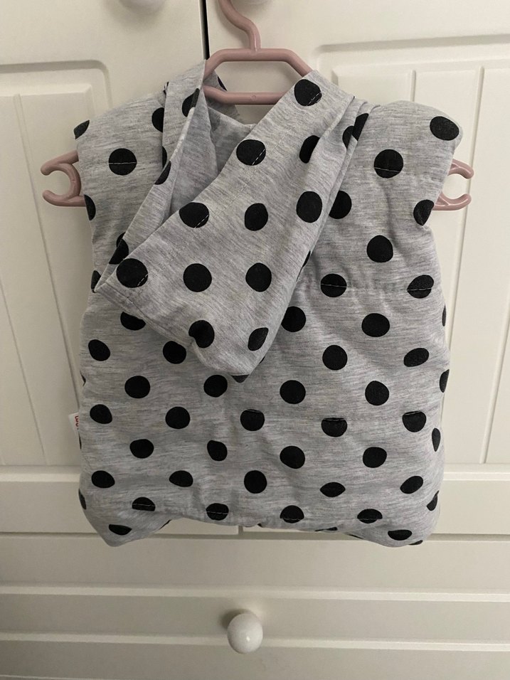 Kız Çocuk Gri Kapüşonlu Puantiyeli Yelek - Görsel 2