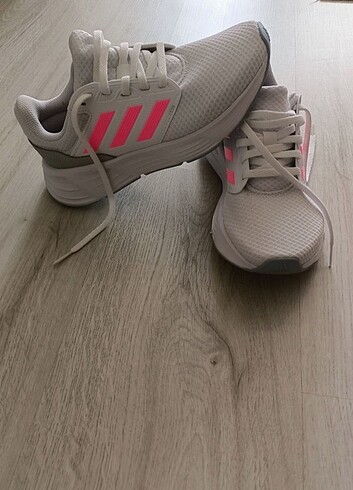 Adidas spor ayakkabı 
