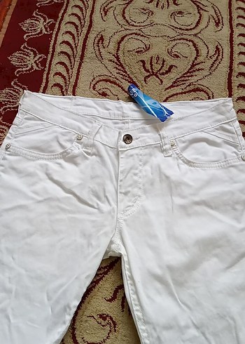 31 Beden beyaz Renk BEYAZ PANTALON 31 BEDEN