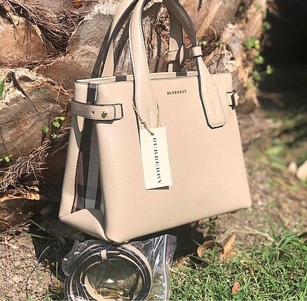 Burberry kol çantası