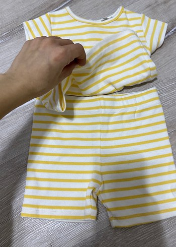 Sarı Çizgili Kısa Kollu Bebek Kıyafet Seti - Görsel 2