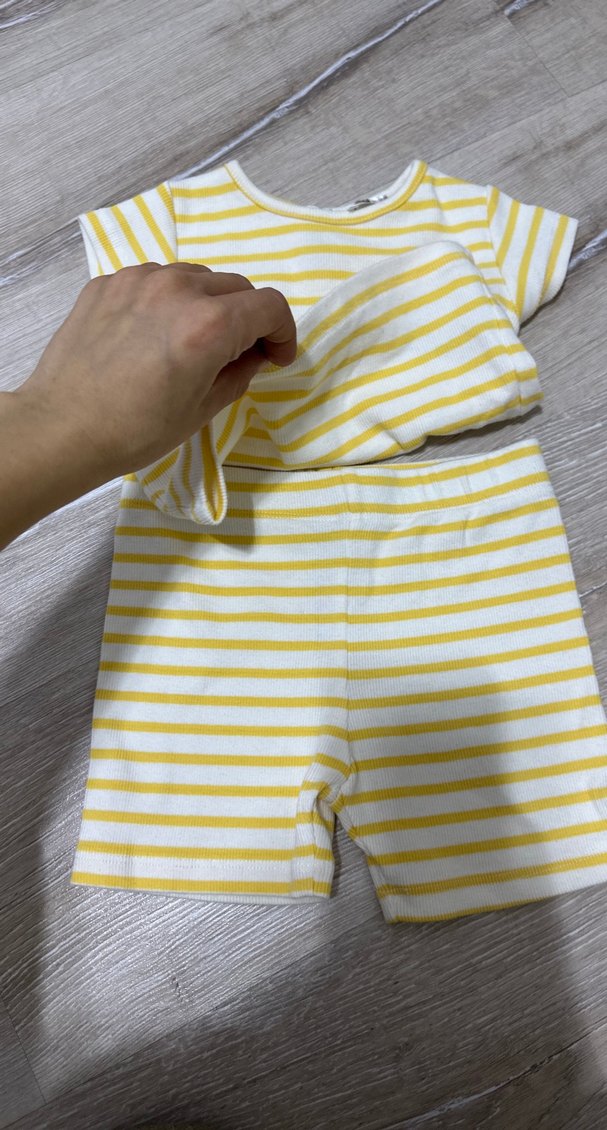 Sarı Çizgili Kısa Kollu Bebek Kıyafet Seti - Görsel 2