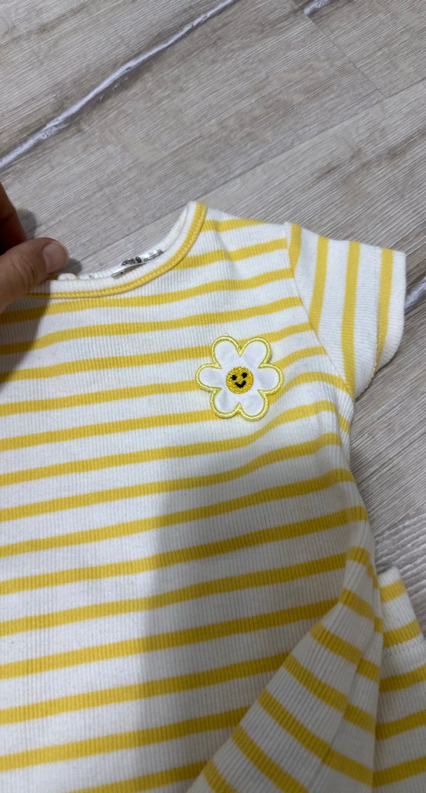 Sarı Çizgili Kısa Kollu Bebek Kıyafet Seti - Görsel 3