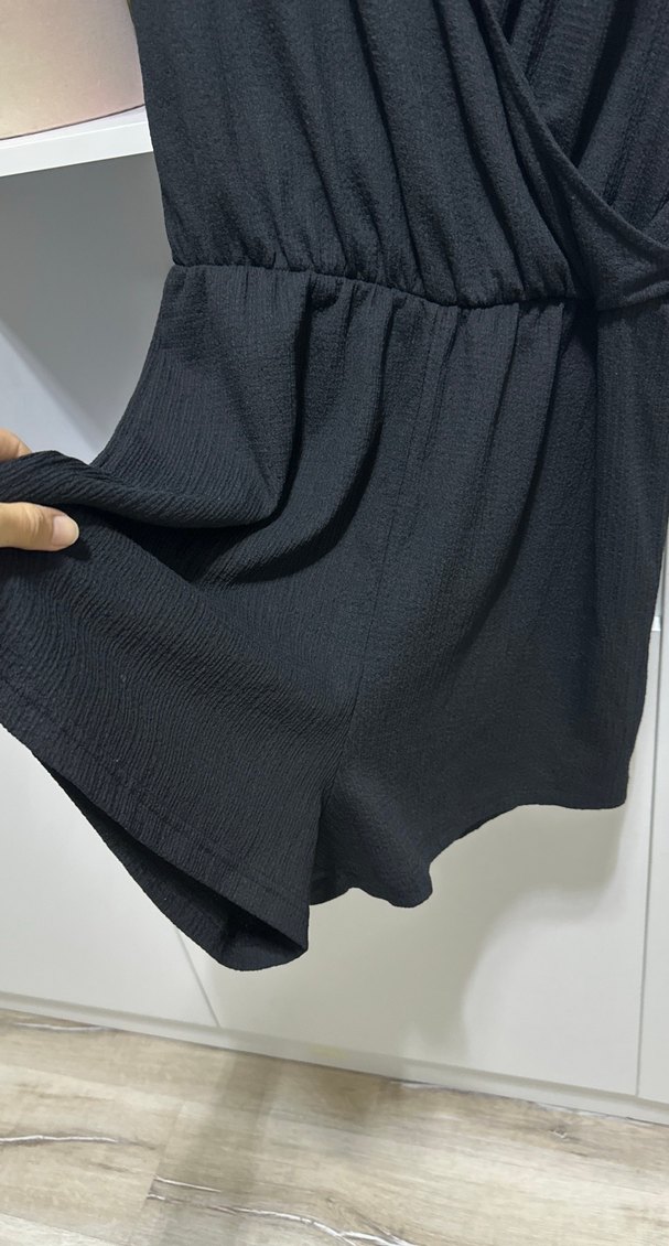 Siyah V Yaka Drapeli Kadın Tulum - Görsel 3