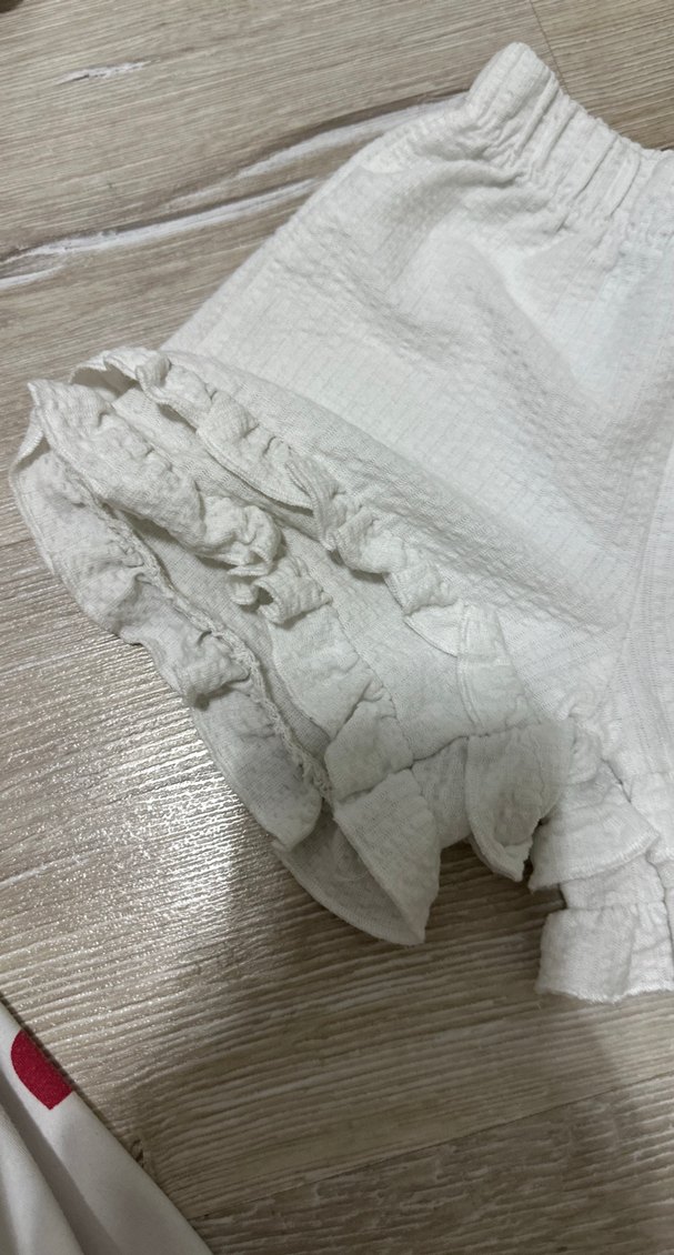 Nakışlı Fırfırlı Beyaz Keten Kız Şortu - Görsel 2