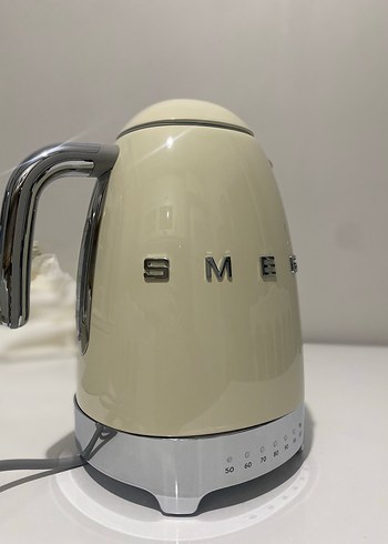 Beden Smeg Ayarlı Krem Renkli Su Isıtıcı KLF04CREU