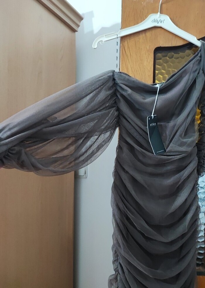 Tül drapeli elbise - Görsel 5