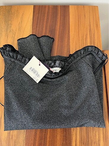 Kayık yaka simli bluz - Görsel 2