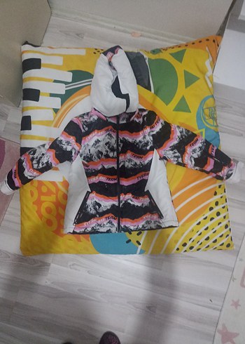 Beyaz Renkli Desenli Kısa Kayak Pantolonu - Görsel 2