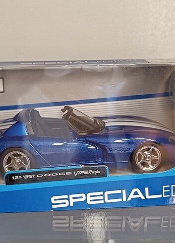 1:24 ölçek Maisto 1997 Dodge Viper