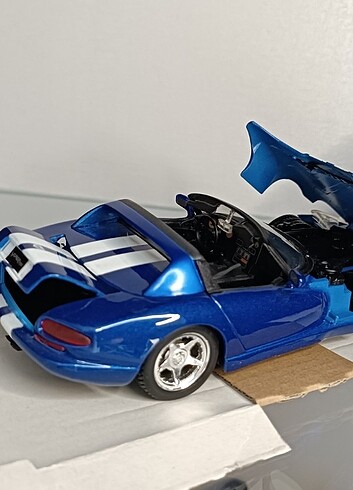  Beden Renk 1:24 ölçek Maisto 1997 Dodge Viper