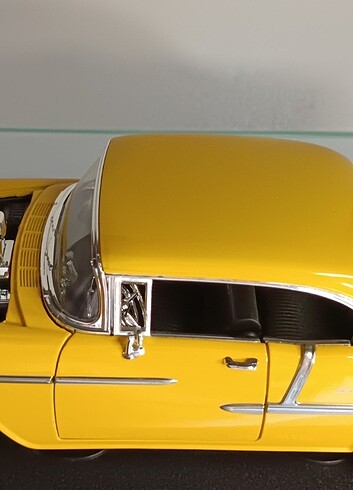 1:18 ölçek Motormax 1955 Chevrolet bel air.