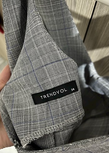 Trendyol & Milla Gri Kareli V Yaka Midi Kalem Elbise
