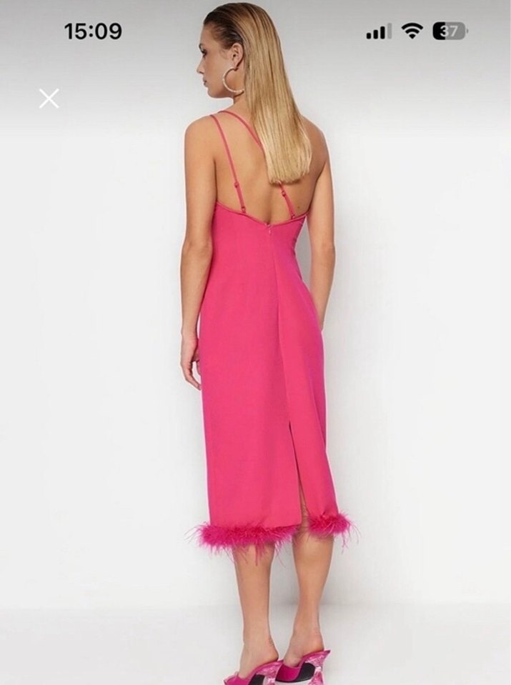 Pembe Uzun Kokteyl Elbisesi Tüylü Detaylı - Görsel 2