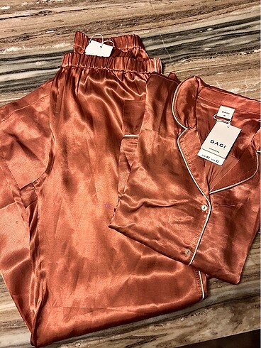 DAGI saten pijama takımı