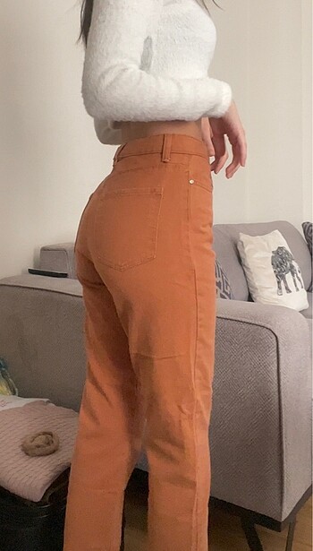 Diğer turuncu pantalon