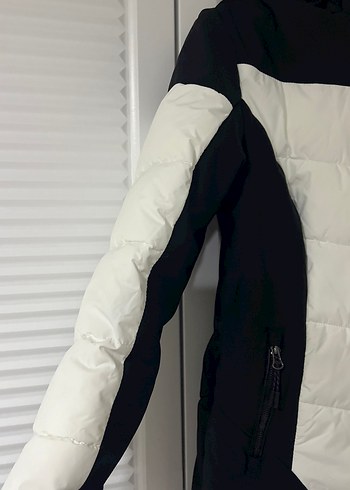 Beyaz Siyah Kadın Spor Mont - Görsel 3