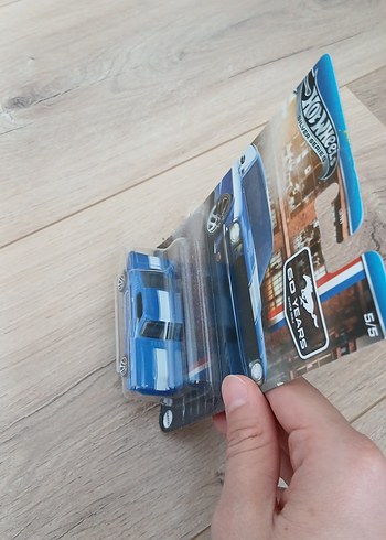 Beden Renk Parlak Mavi 65 Ford Mustang 2+2 Fastback Oyuncak Araba