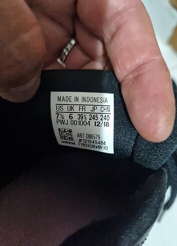 39 Beden siyah Renk Adidas marka bayan spor ayakkabı