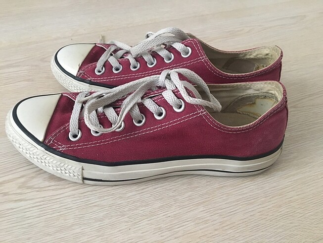 Kırmızı converse ayakkabı