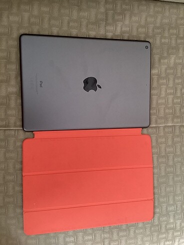 iPad 7.nesil orjinal kılıfı ile
