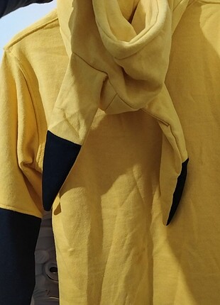 Pikachu sweatshirt 