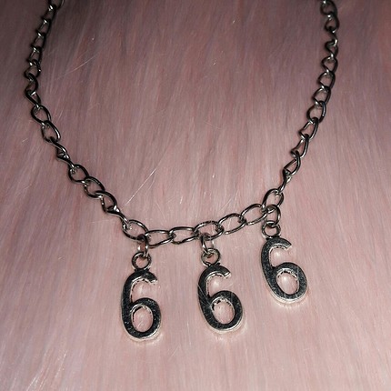 666 kolye