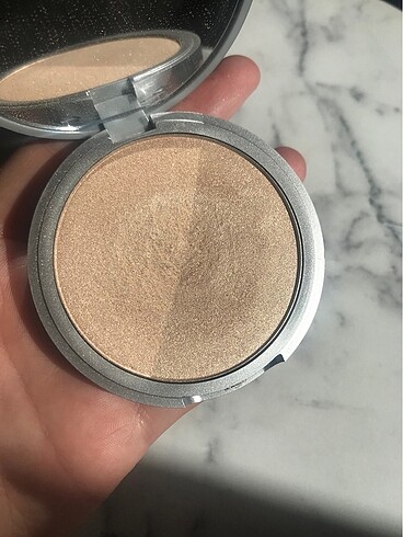 Beden The balm allık ve highlighter aydınlatıcı