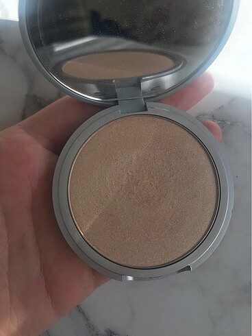 Beden Renk The balm allık ve highlighter aydınlatıcı