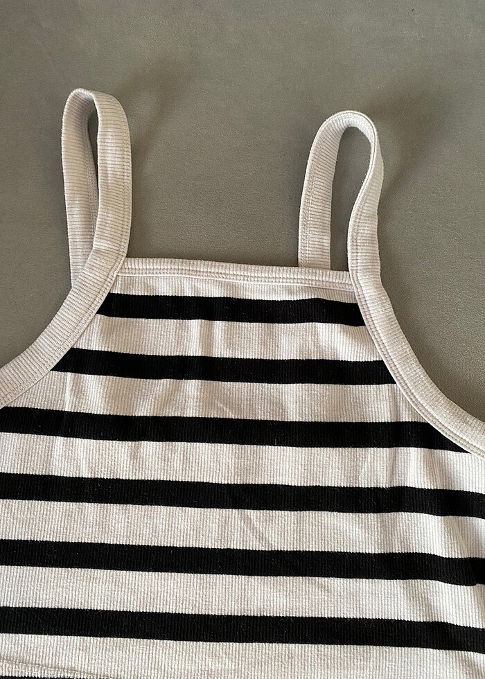 bershka crop top - Görsel 2