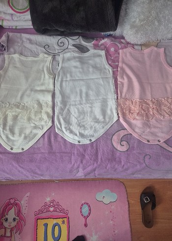 1,5 Yaş Beden beyaz Renk Dantelli Kız Bebek Kolsuz Body