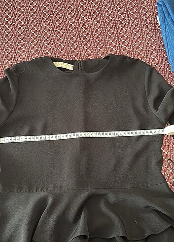 42 Beden siyah Renk Etek üstü gömlek