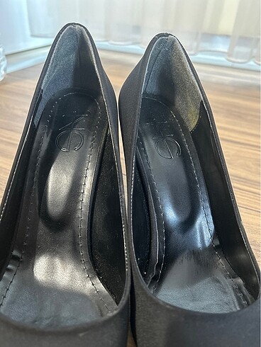 Siyah topuklu ayakkabı - Görsel 5