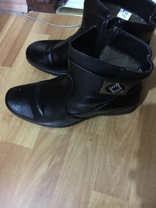 Siyah kısa bot