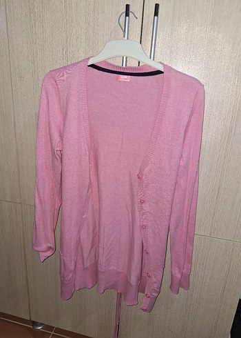 Pembe V Yaka Düğmeli Kadın Hırka