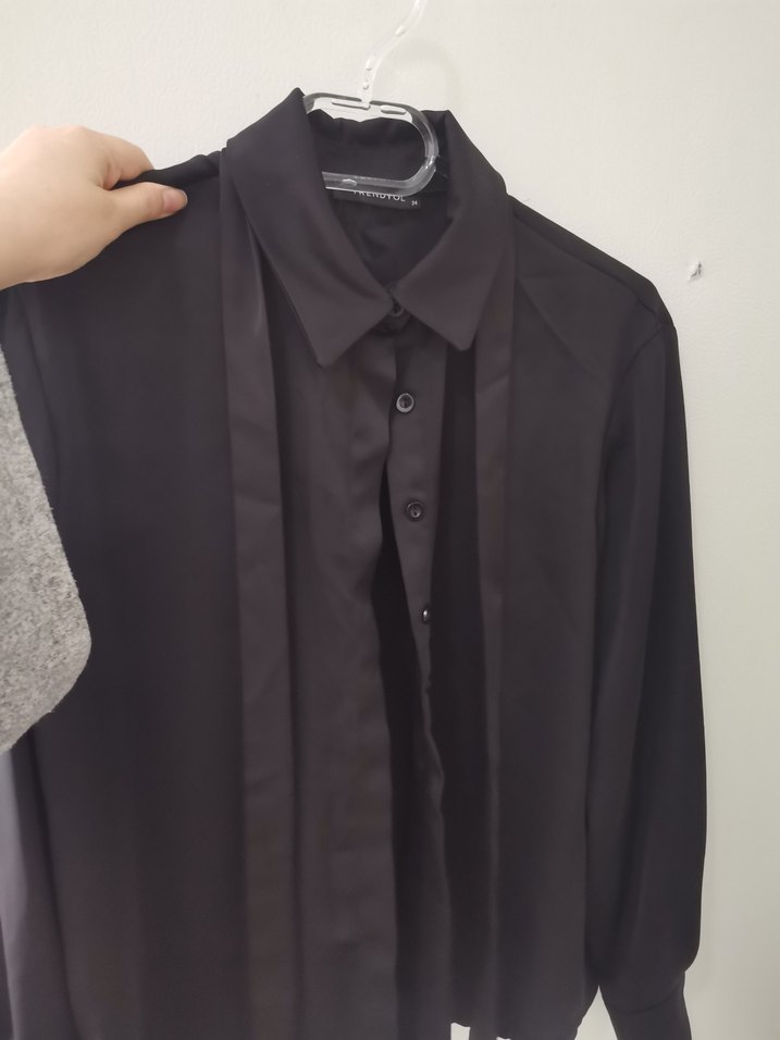 Siyah Düğmeli Saten Kadın Gömlek - Görsel 4