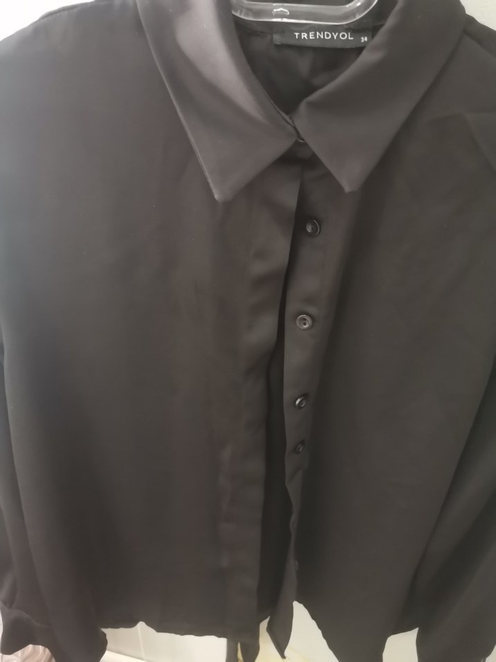 Siyah Düğmeli Saten Kadın Gömlek - Görsel 2