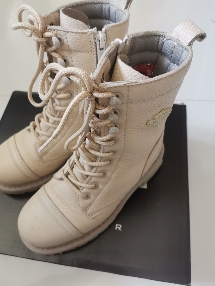 Bej Deri Bağcıklı Harley Kadın Bot - Görsel 3