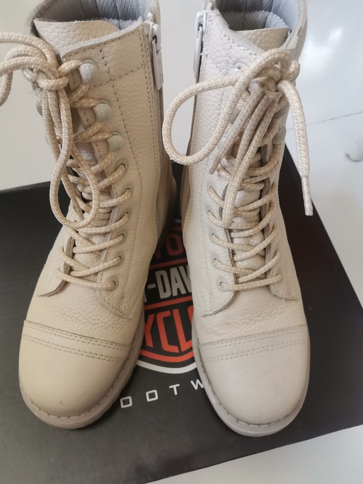 Bej Deri Bağcıklı Harley Kadın Bot - Görsel 4