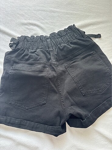 40 Beden Bershka siyah şort