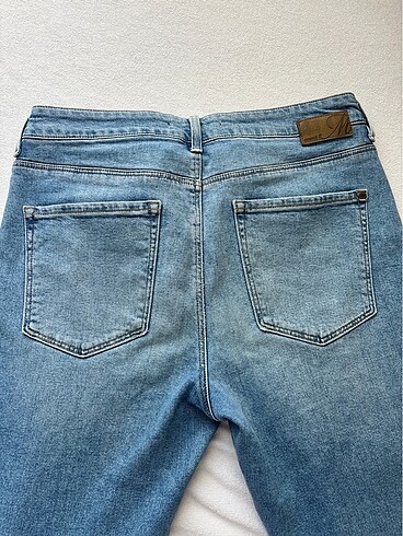 38 Beden Mavi jean