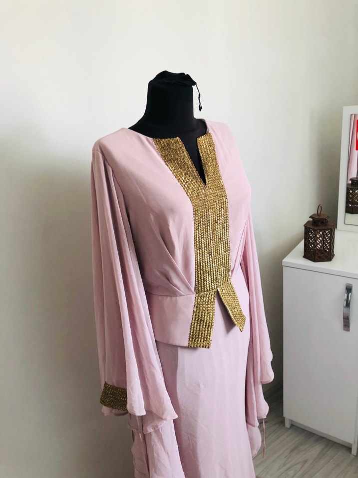 Pudra Pembe Altın Detaylı Uzun Abiye — görsel 3/12