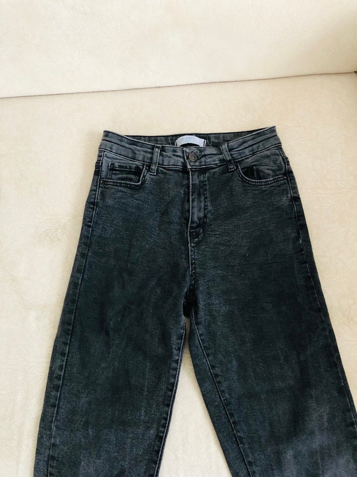 Koyu Siyah Yıkamalı Denim Jean — görsel 2/7