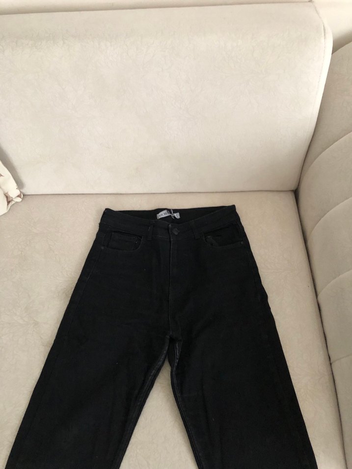 Siyah Yüksek Bel Düz Paça Jean — görsel 2/9