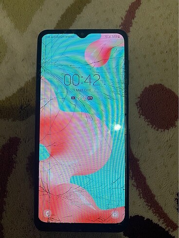 Samsung Sadece ekranı kırık başka hiçbir sorunu yoktur