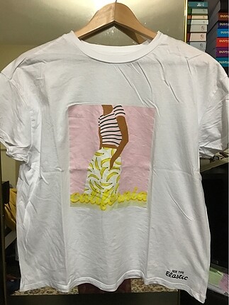 Beyaz baskı tshirt
