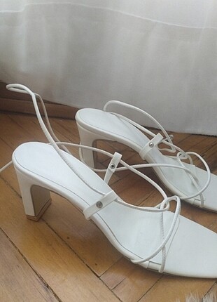 Zara Beyaz sandalet