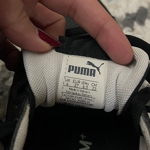 37 Beden siyah Renk Puma spor ayakkabı