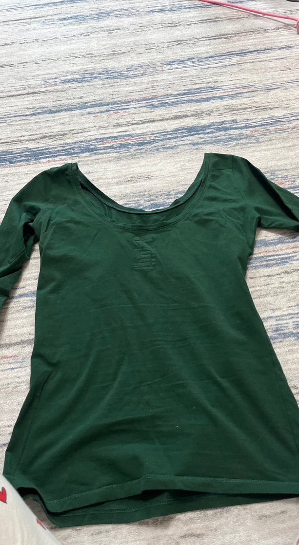 Koyu Yeşil Uzun Kollu kayık yaka gibi ama tam kayık yaka değil - Görsel 3